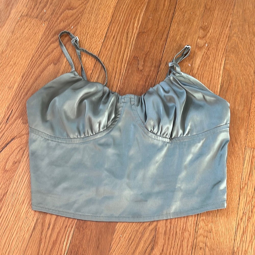 Shien zip up crop top color green